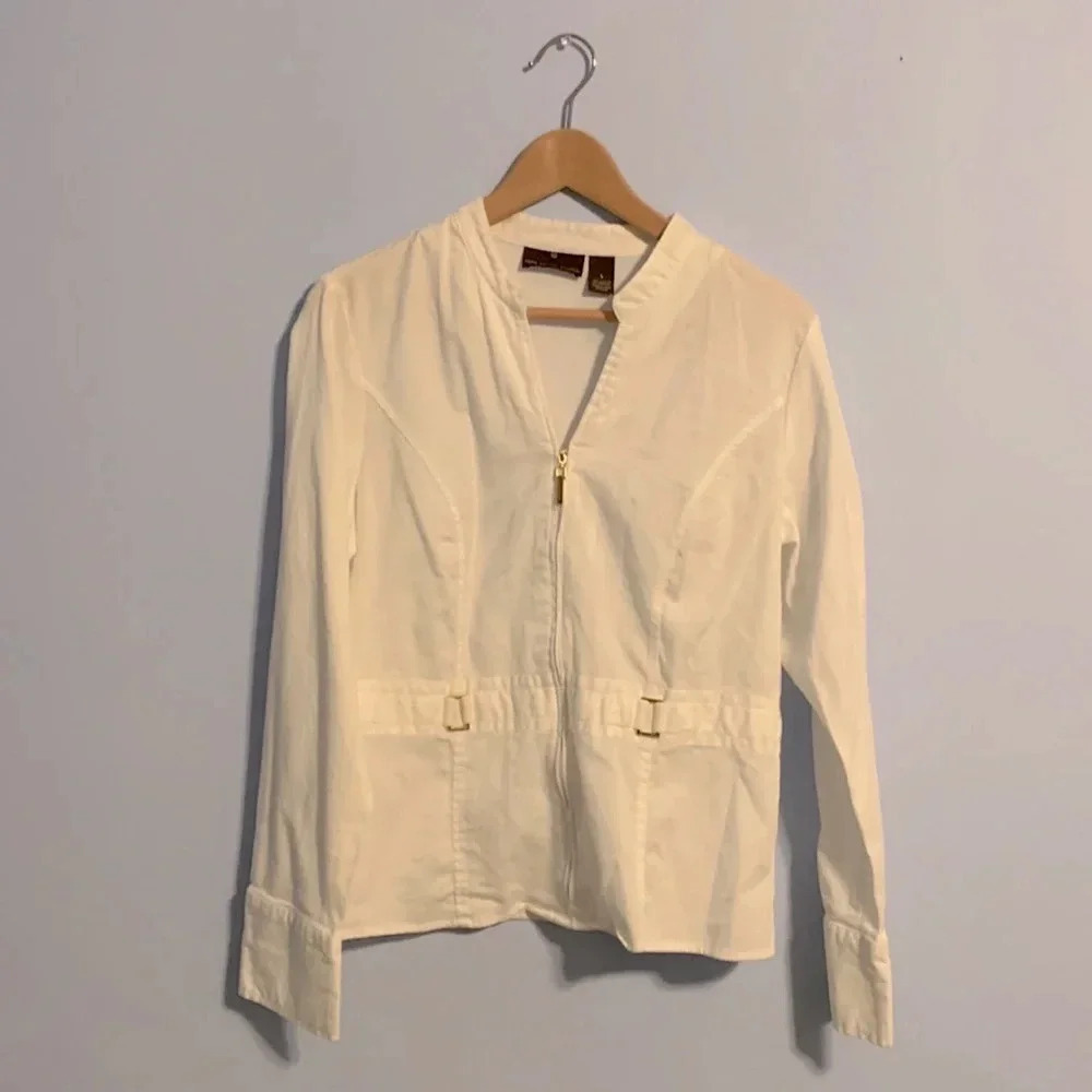 Fenn wright Manson size large white zip shirt v neck gold and white